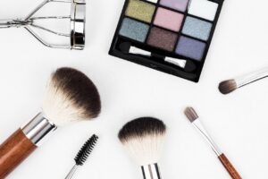 脱毛前に化粧していい？注意点とおすすめの対策は？